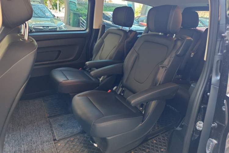 Used Mercedes-Benz Vito 2023 2.0T Business Version 7 Seats Left Rear Seat
