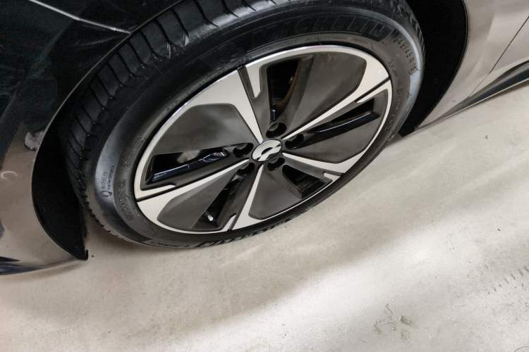 Used Nio ET5T 2024 75kWh Touring Left Front Wheel Hub