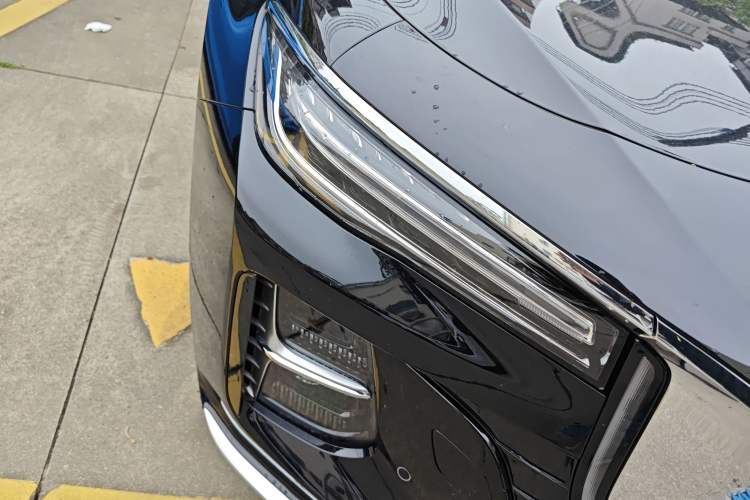 Used Hongqi H5 2025 2.0T Automatic Flag Edition – 500 000 Units Commemorative Version
