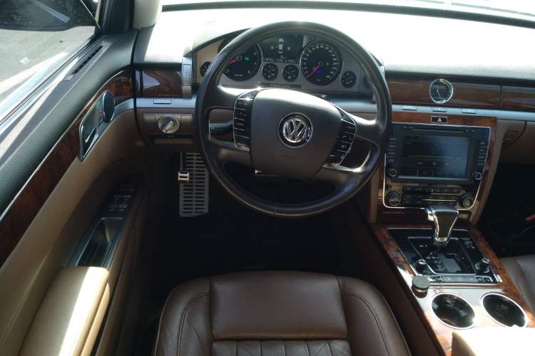 Used Volkswagen Phaeton 2014 3.0L Business Model