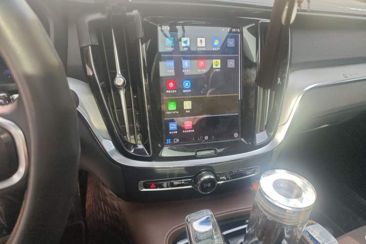 Used Volvo S60 New Energy 2024 T8 All-Wheel Drive Long-Range Zhiyi Luxury Edition
