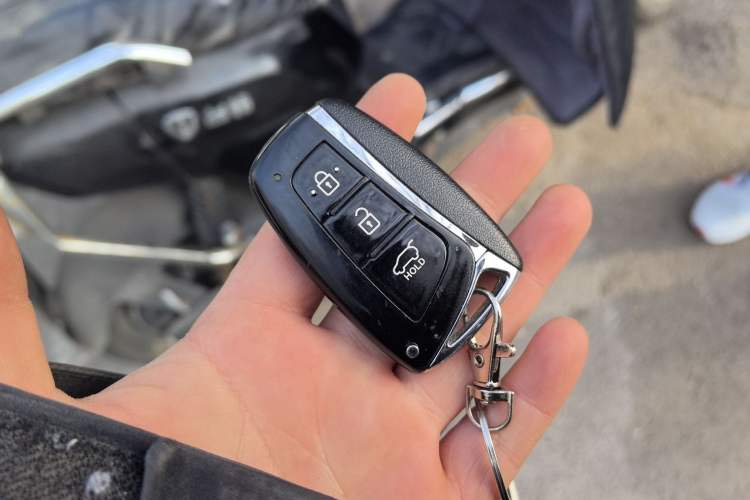 Used Hyundai Santa Fe 2013 2.4L Automatic 4x4 Smart Version Vehicle Key