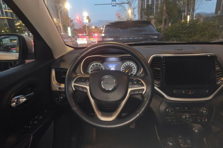 Used Jeep Cherokee 2014 2.4L Luxury Edition