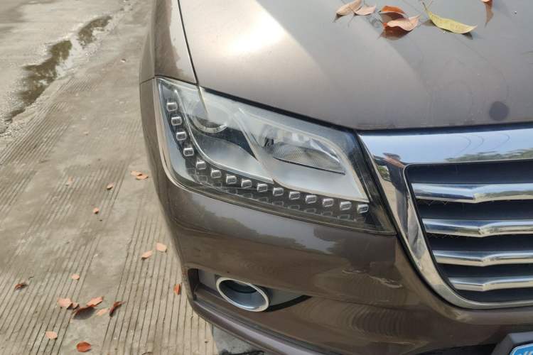 Used Haval H2 2016 Red-Label 1.5T Manual Two-Wheel Drive Luxury Model Right Front Headlight