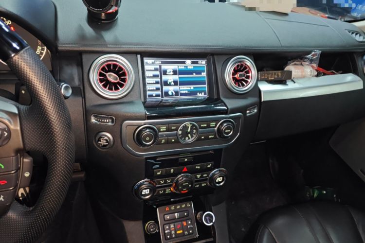 Used Land Rover Discovery 2013 3.0 SDV6 HSE Diesel Edition Audio And AC Panel