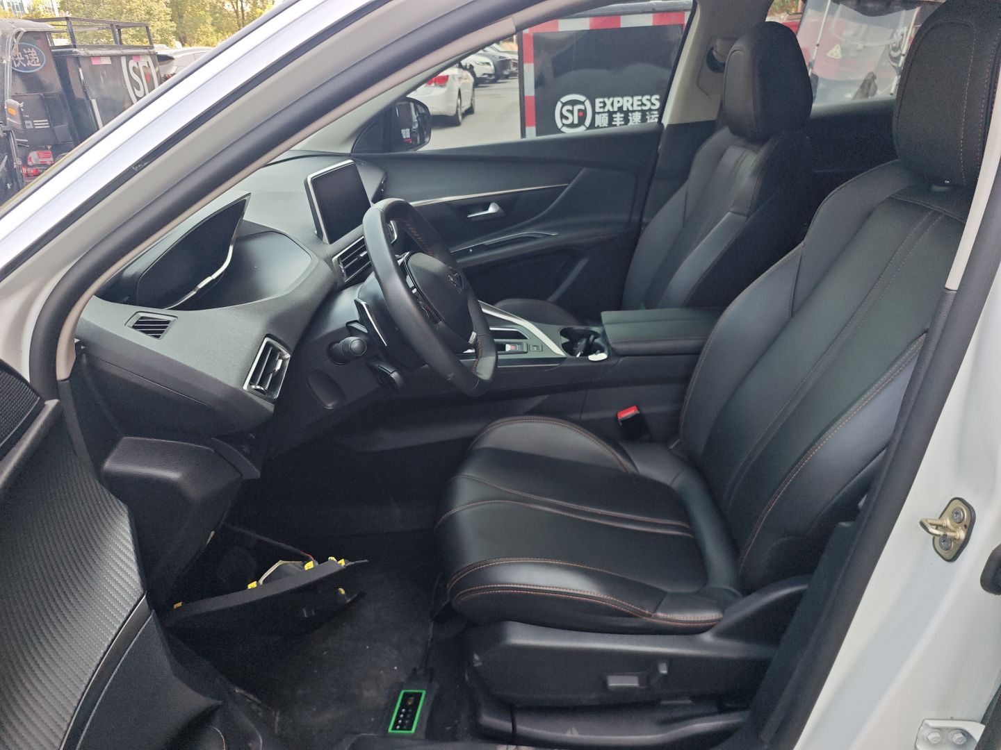 Переднее сиденье в автомобиле