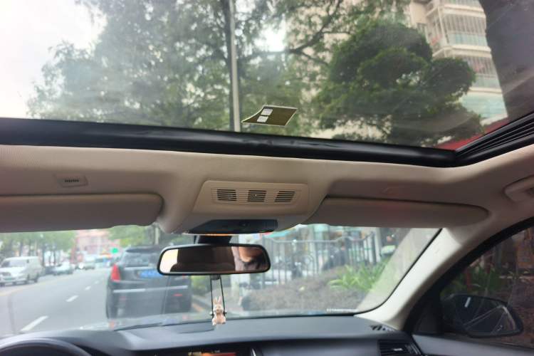 Used BMW 5 Series 2014 530Li Leading Model
