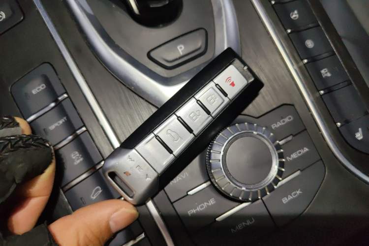 Used Wey VV5 2020 1.5T Two-Wheel Drive Smart Pioneer Vehicle Key