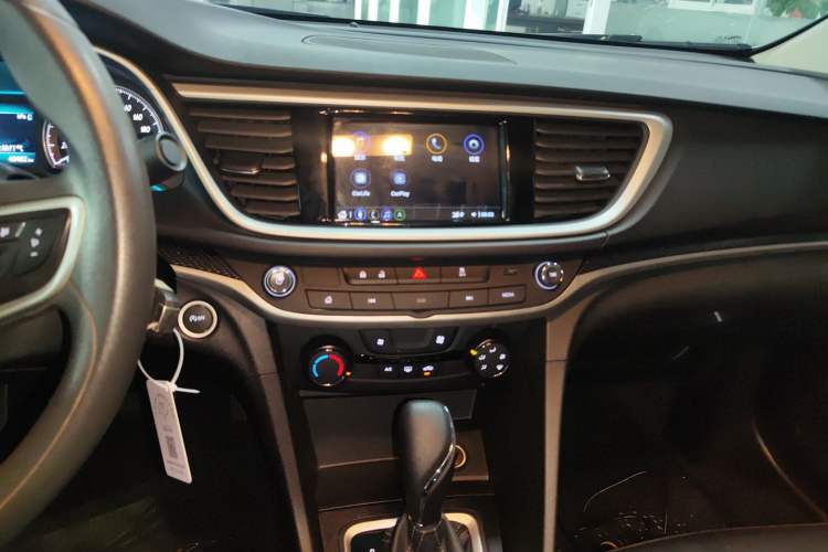 Used Buick GT 2021 Revised Version Flagship 1.5L Automatic Elite Edition Audio And AC Panel