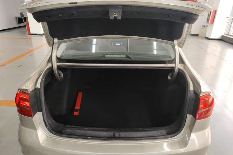 Used Volkswagen Bora 2017 1.6L Automatic Fashion Model