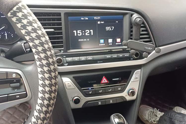 Used Hyundai Elantra (6th Generation / Lingdong) 2016 1.6L Automatic ZhiXuan – Elite Version Audio And AC Panel