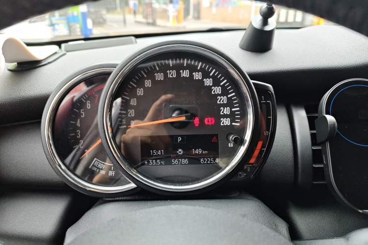 Used MINI 2017 1.5T COOPER Ice Blue Limited Edition Five-Door Version Instrument Cluster