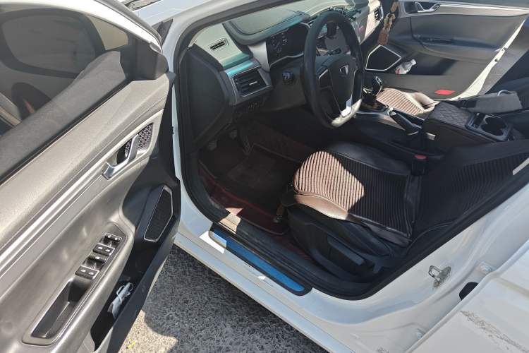 Used Geely Auto Emgrand GL 2018 1.8L Manual Elite Smart Connectivity Version