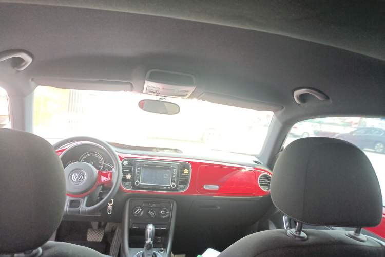 Used Volkswagen Beetle 2015 180TSI model
