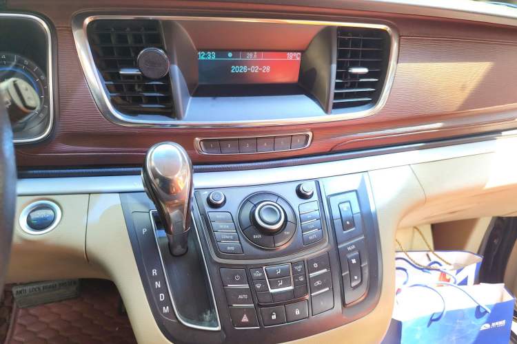 Used Buick GL8 2013 2.4L CT Luxury Business Comfort Edition
