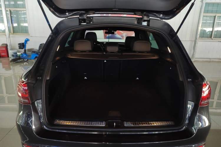 Used Mercedes-Benz GLC 2021 GLC 260 L 4MATIC Dynamic Edition Trunk