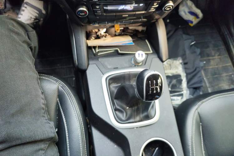 Used Geely Auto Vision X6 2016 1.8L Manual Luxury Model Gear Lever