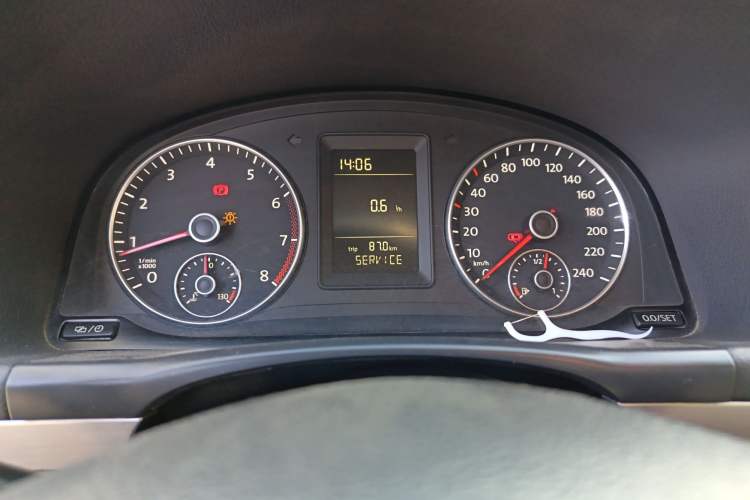 Used Volkswagen Touran 2013 1.4T Manual Comfort Edition 5-Seater Instrument Cluster