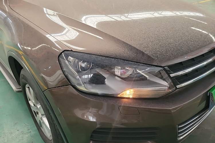 Used Volkswagen Touareg 2011 3.0 TSI Standard Version Right Front Headlight