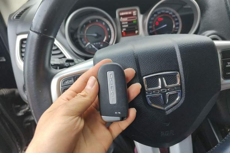 Used Dodge Journey 2013 2.4L Two-Wheel Drive Luxury Version