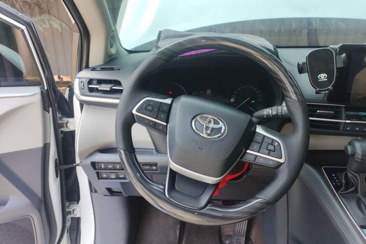 Used Toyota SIENNA 2024 2.5L Hybrid Comfort Edition
