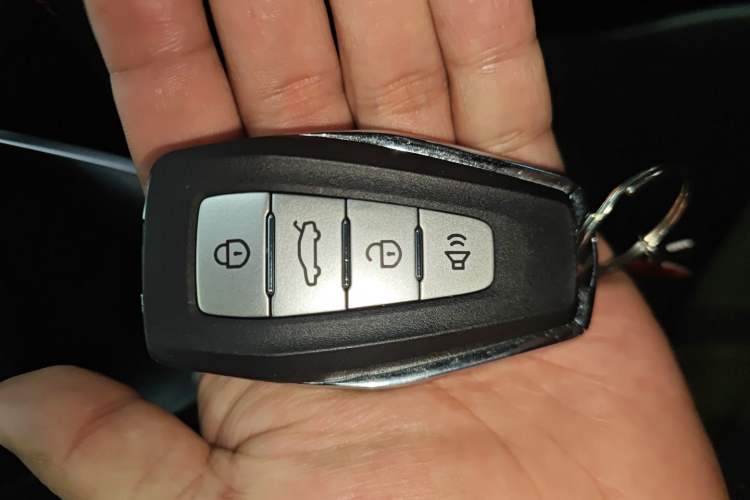 Used Geometry E Firefly 2024 301km Flowing Light Interior 1