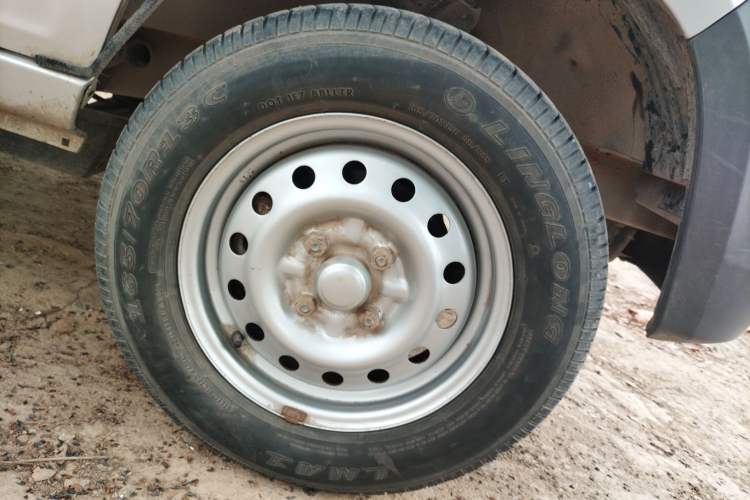 Used Wuling Zhiguang 2020 1.2L Practical Model China VI LSI Right Front Wheel Hub