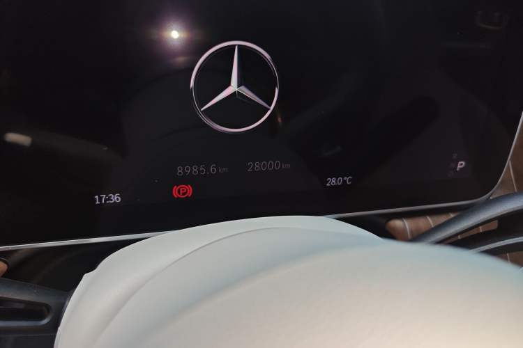 Used Mercedes-Benz EQE SUV 2024 500 4MATIC Luxury Edition Odometer Close Up