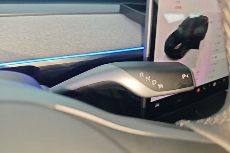 Used Tesla Model Y 2023 Long-Range All-Wheel-Drive Version
