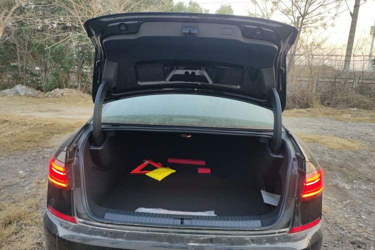 Used Volkswagen Passat New Energy 2025 430 PHEV Hybrid Business Edition Trunk