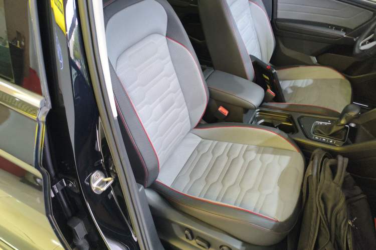 Used Volkswagen Tiguan L 2023 330TSI Automatic Two-Wheel Drive R-Line Flagship Edition