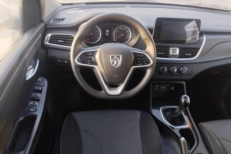 Used Baojun 730 2019 1.5L Manual Fashion Model 7-seater National V