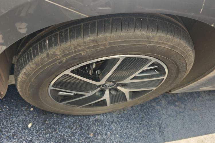 Used BYD Qin L 2025 DM-i Smart Drive 120KM Superior Model Left Front Wheel Hub