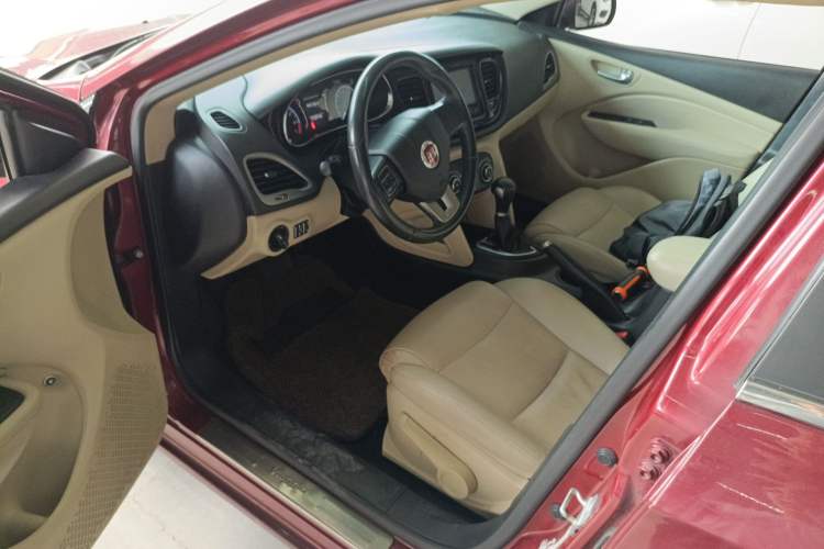 Used Fiat Viaggio 2012 1.4T Automatic Enjoyment Edition Driver Seat