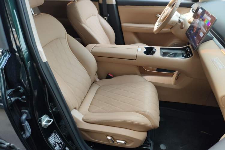 Used Landian E5 PLUS 2026 Model 165km Long-Range First-Adoption Version Ultra 7-seater
