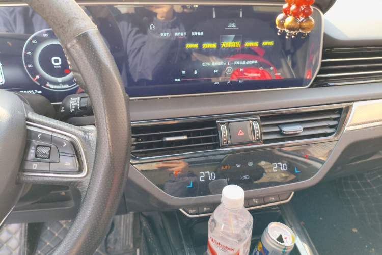 Used Hongqi HS5 2019 2.0T Smart Connect Flagship Edition Audio And AC Panel