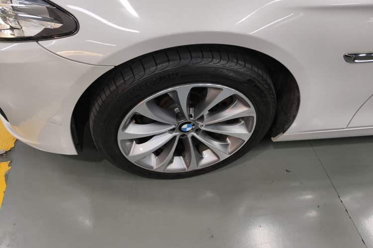 Used BMW 5 Series 2017 525Li Leading Model
