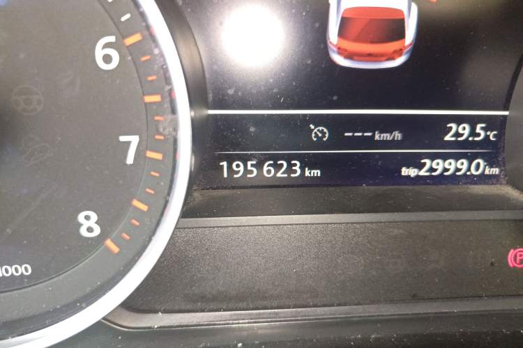 Used Volkswagen Touareg 2017 3.0 TSI Touareg Model Odometer Close Up