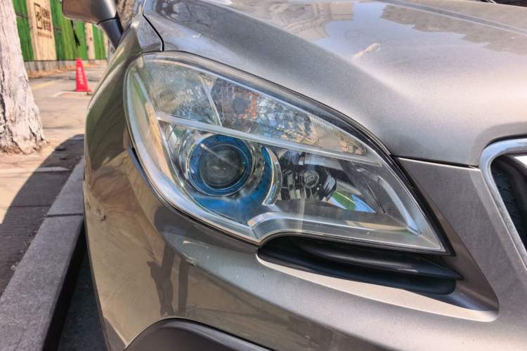 Used Buick Encore 2014 1.4T Manual Two-Wheel Drive Urban Advanced Model Right Front Headlight