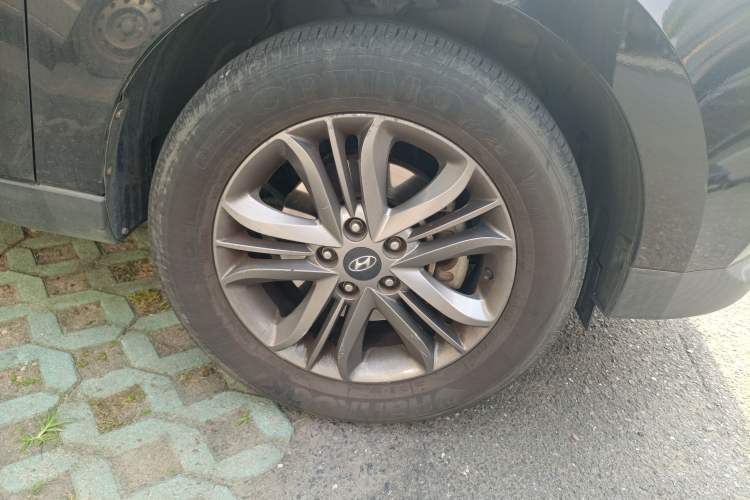 Used Hyundai ix35 2013 2.0L Automatic Two-Wheel Drive Smart GLS China IV Standard