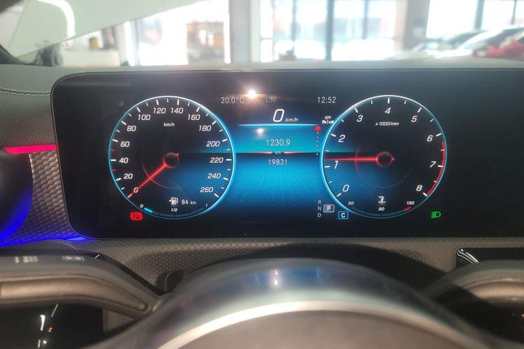 Used Mercedes-Benz A-Class 2022 Revised Version A 200 L Sport Sedan Fashionable Style Instrument Cluster