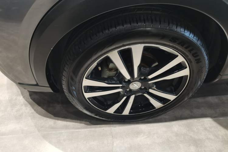 Used Nissan Kicks 2018 1.5L CVT Smart Connect Luxury Edition Exterior 7