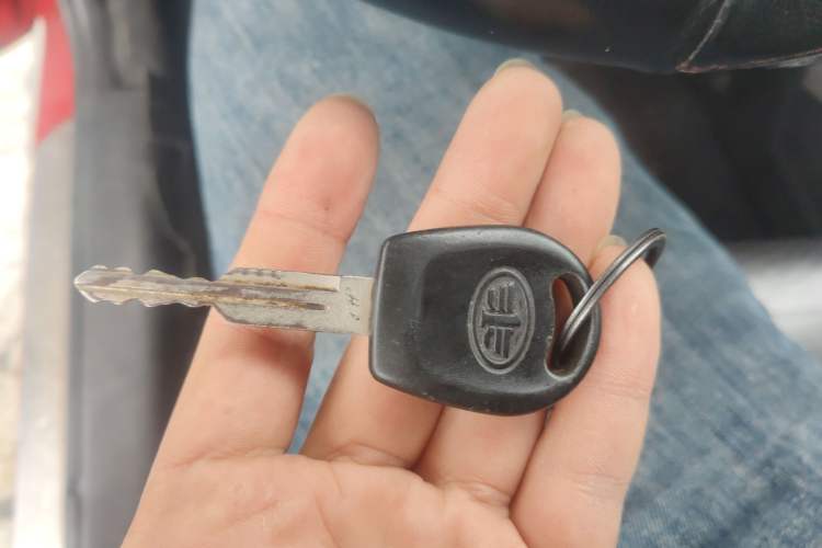 Used Oley 2012 Sedan 1.5L Automatic Luxury Model Vehicle Key