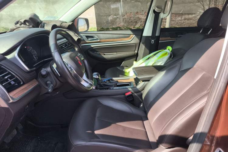 Used Roewe RX8 2018 30T Smart Connectivity Two-Wheel Drive Flagship Edition
