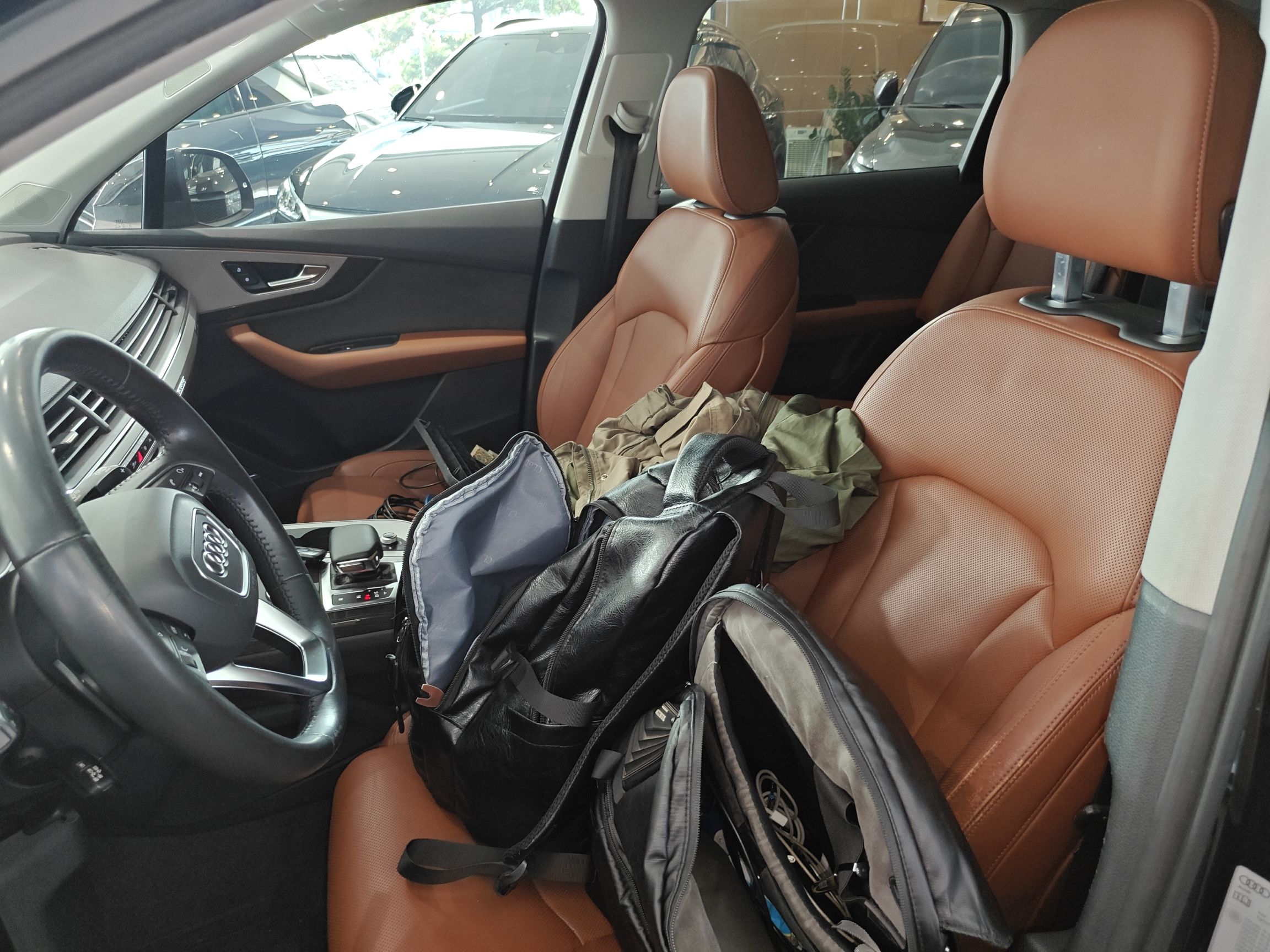 Переднее сиденье в автомобиле