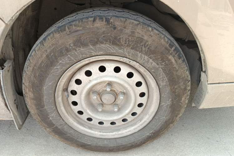 Used Foton Scenic G7 2017 2.0L Long-Wheelbase Commercial Van High-Roof Version 4 Seats 4Q20M Right Front Wheel Hub