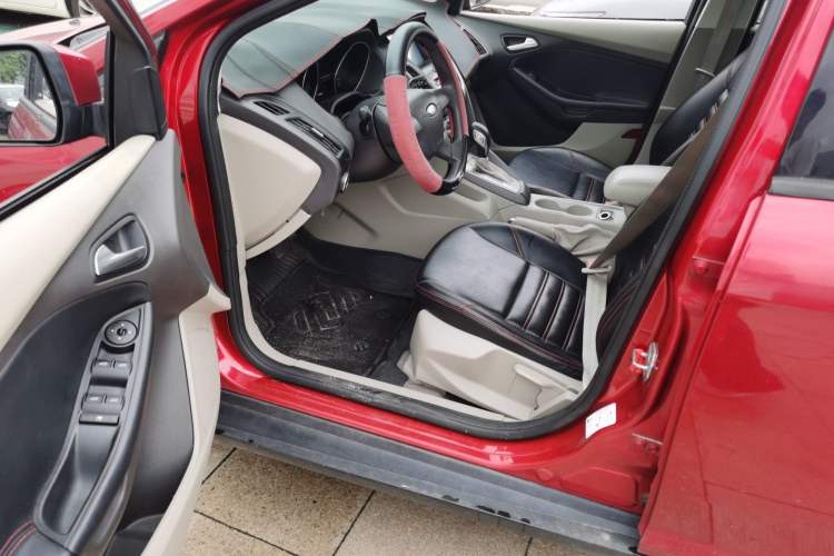 Used Ford Focus 2012 Sedan 1.6L Automatic Comfort Model Driver Seat