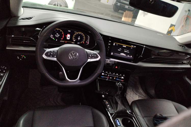 Used Volkswagen Passat 2025 Premium Version 380TSI Dragon Edition Steering Wheel