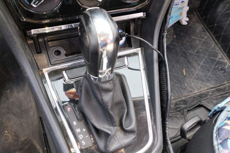 Used Volkswagen Bora 2018 1.5L Automatic Comfort Model Gear Lever