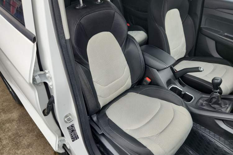 Used Wuling Hongguang S3 2019 1.5L Manual Standard Version China VI Standard Right Front Seat